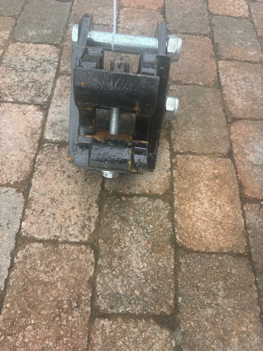 MINI DIGGER SEMI QUICK HITCH - Image 2