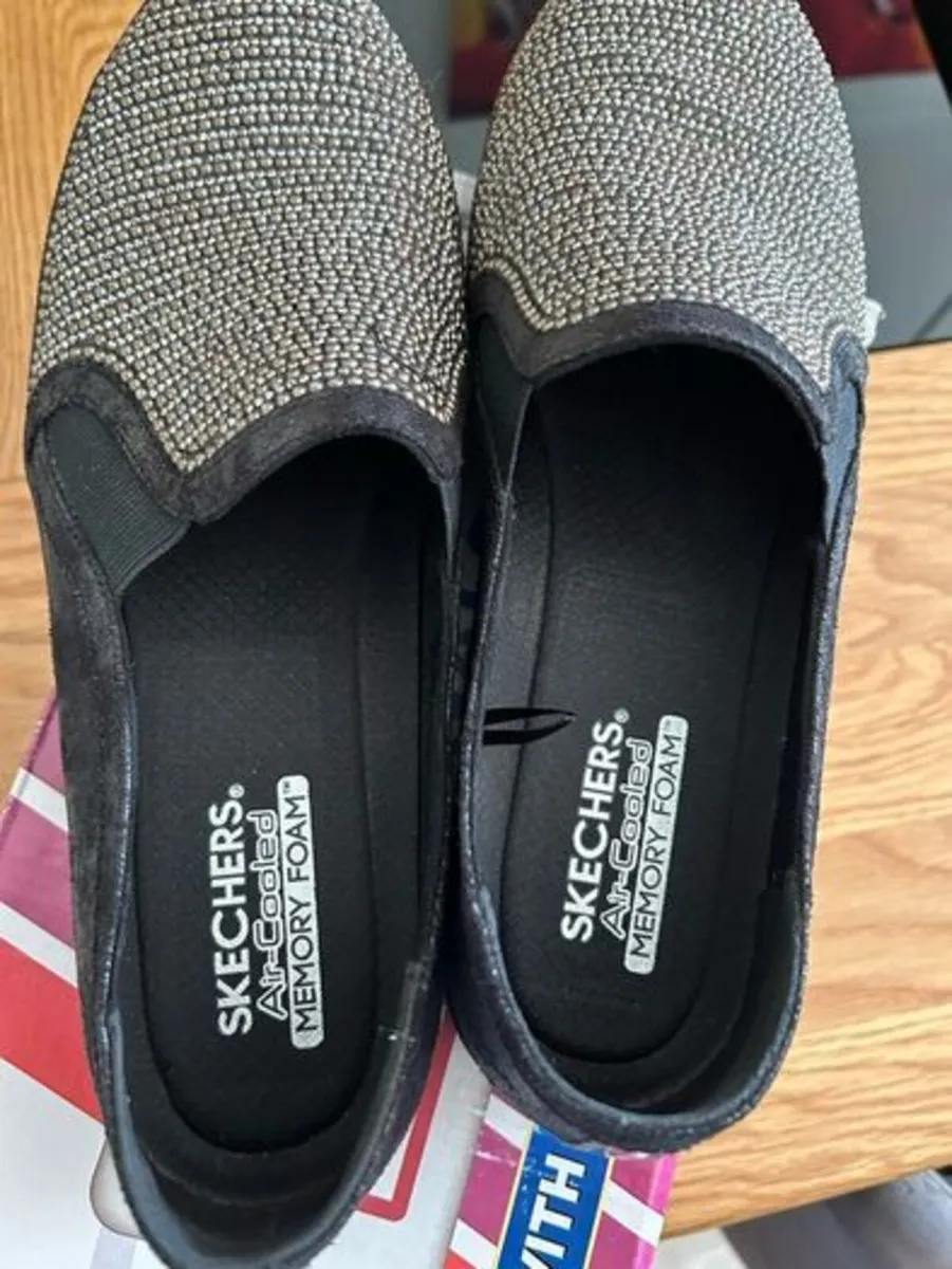 Sketchers womens memory foam shoes 40 eu 7UK New - Image 2