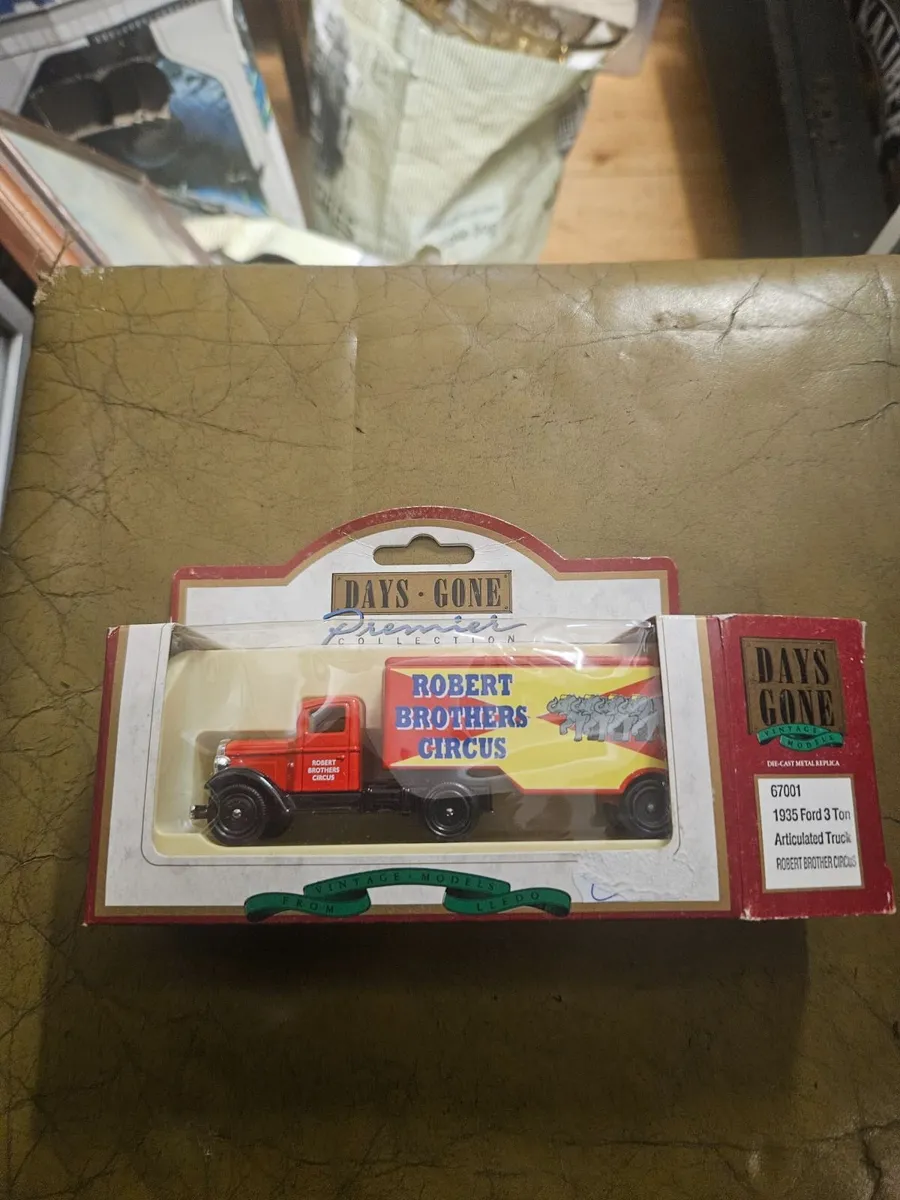Corgi Lledo Circus Truck - Image 1