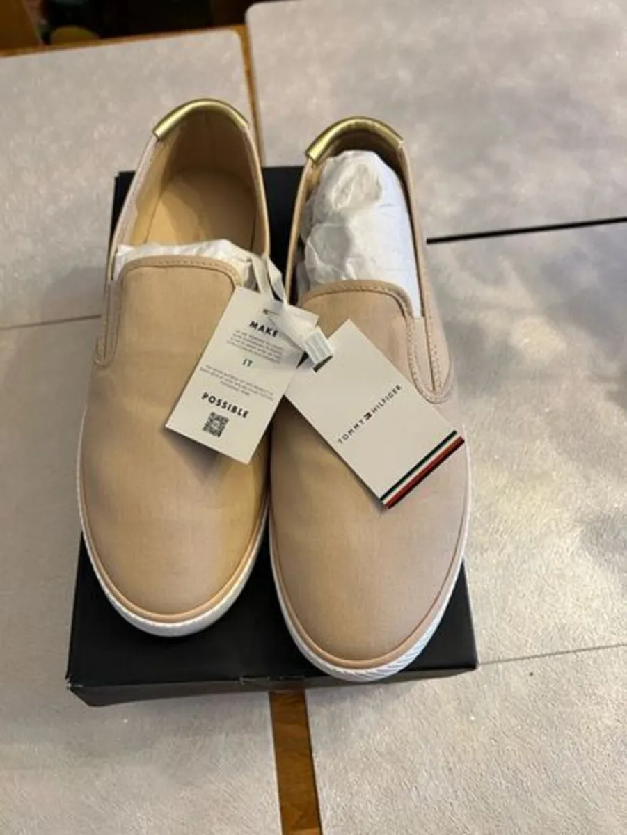 Tommy Hilfiger womens canvas shoes 7.5UK 42EU - Image 1