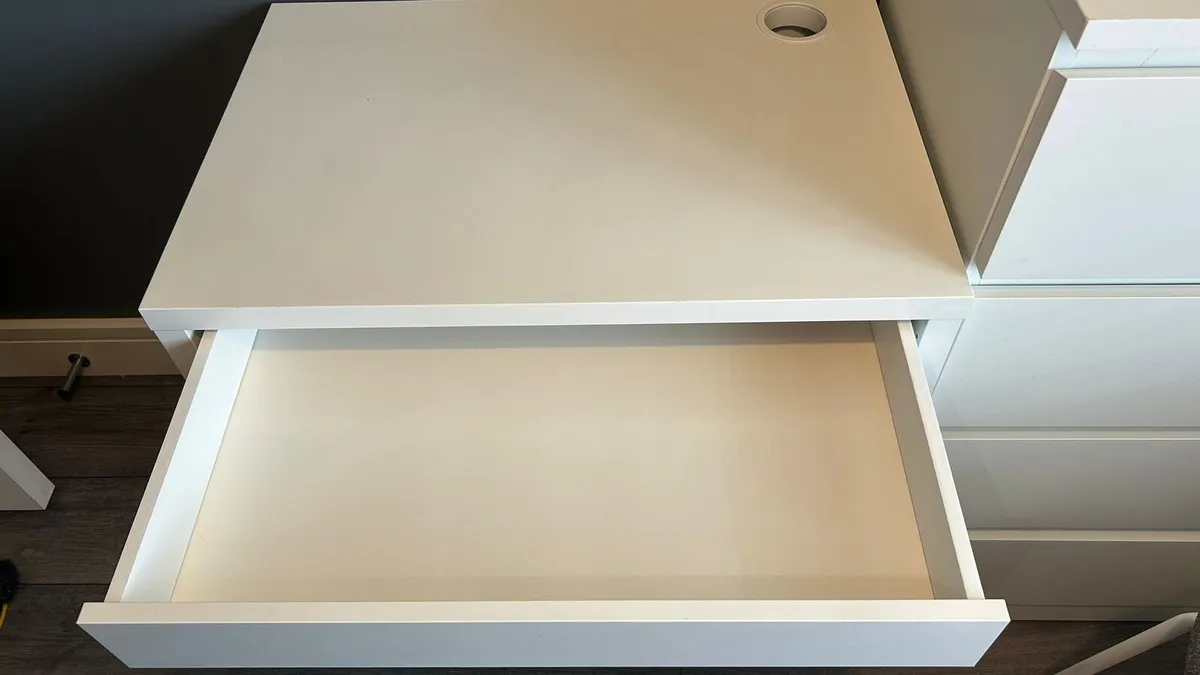 Desk - Image 2
