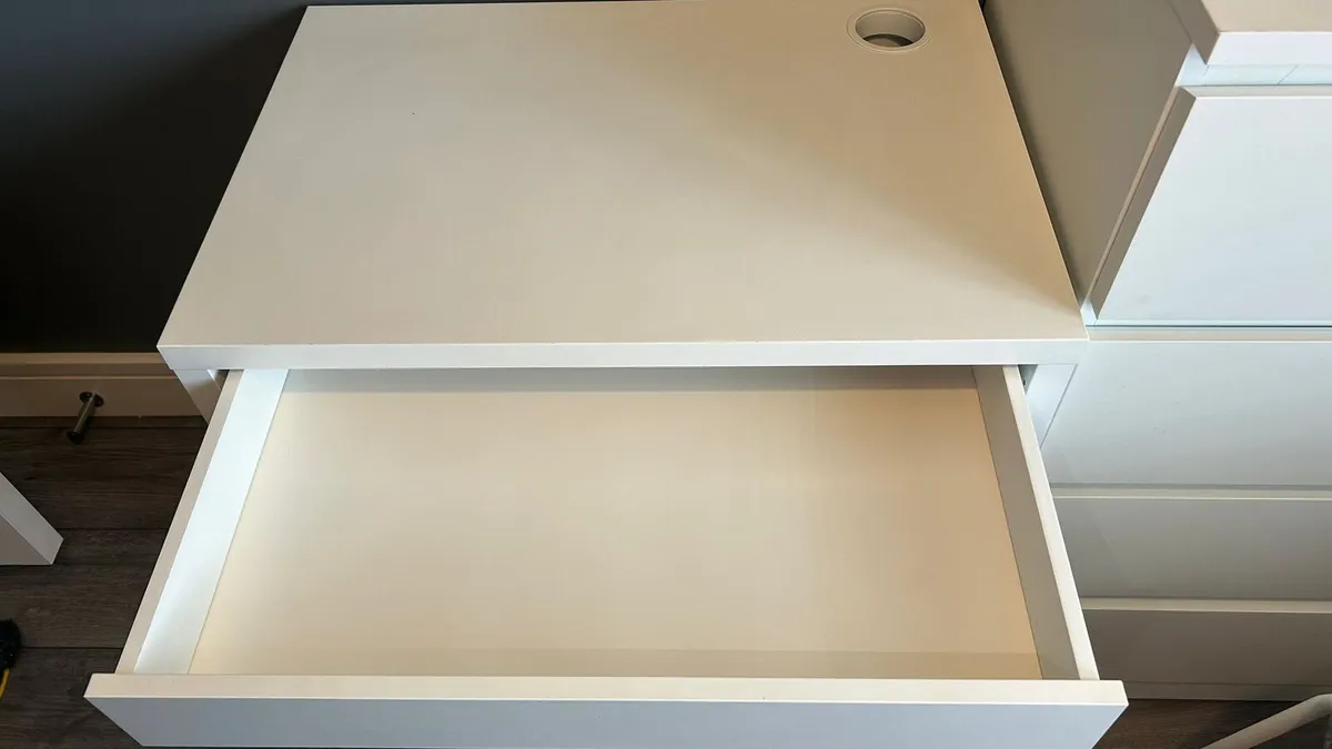 Desk - Image 3