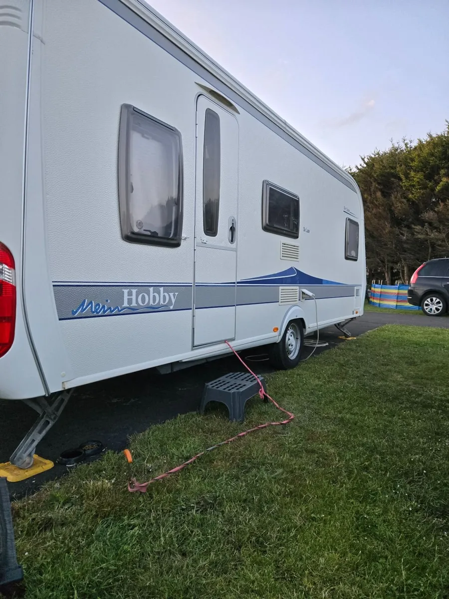 Hobby De Luxe 560 kmfe 2009 6 berth Caravan - Image 3