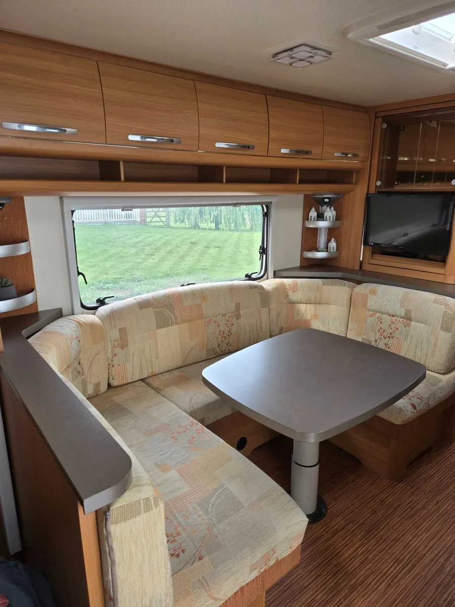 Hobby De Luxe 560 kmfe 2009 6 berth Caravan - Image 4