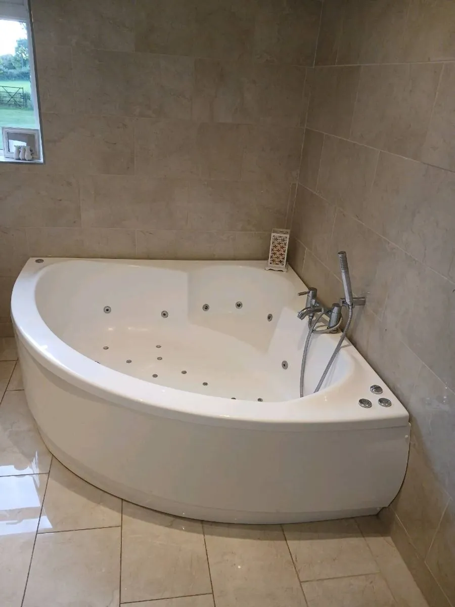 Jacuzzi corner bath - Image 2