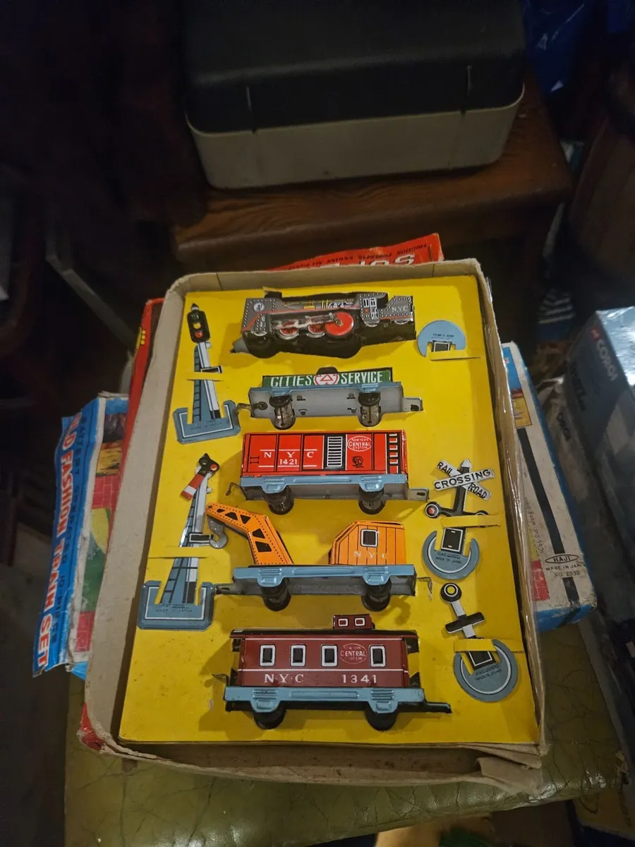 Vintage Tinplate Haji Train Set - Image 2