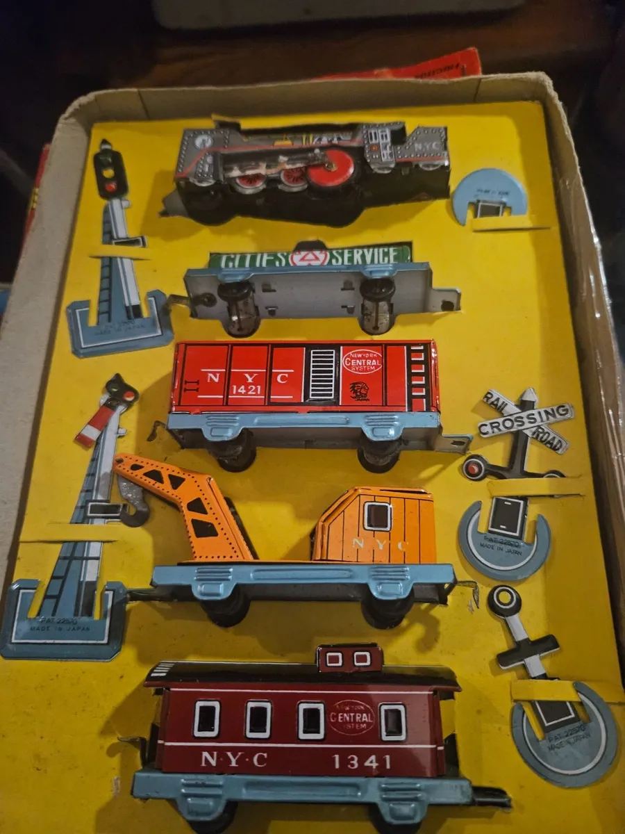 Vintage Tinplate Haji Train Set - Image 3