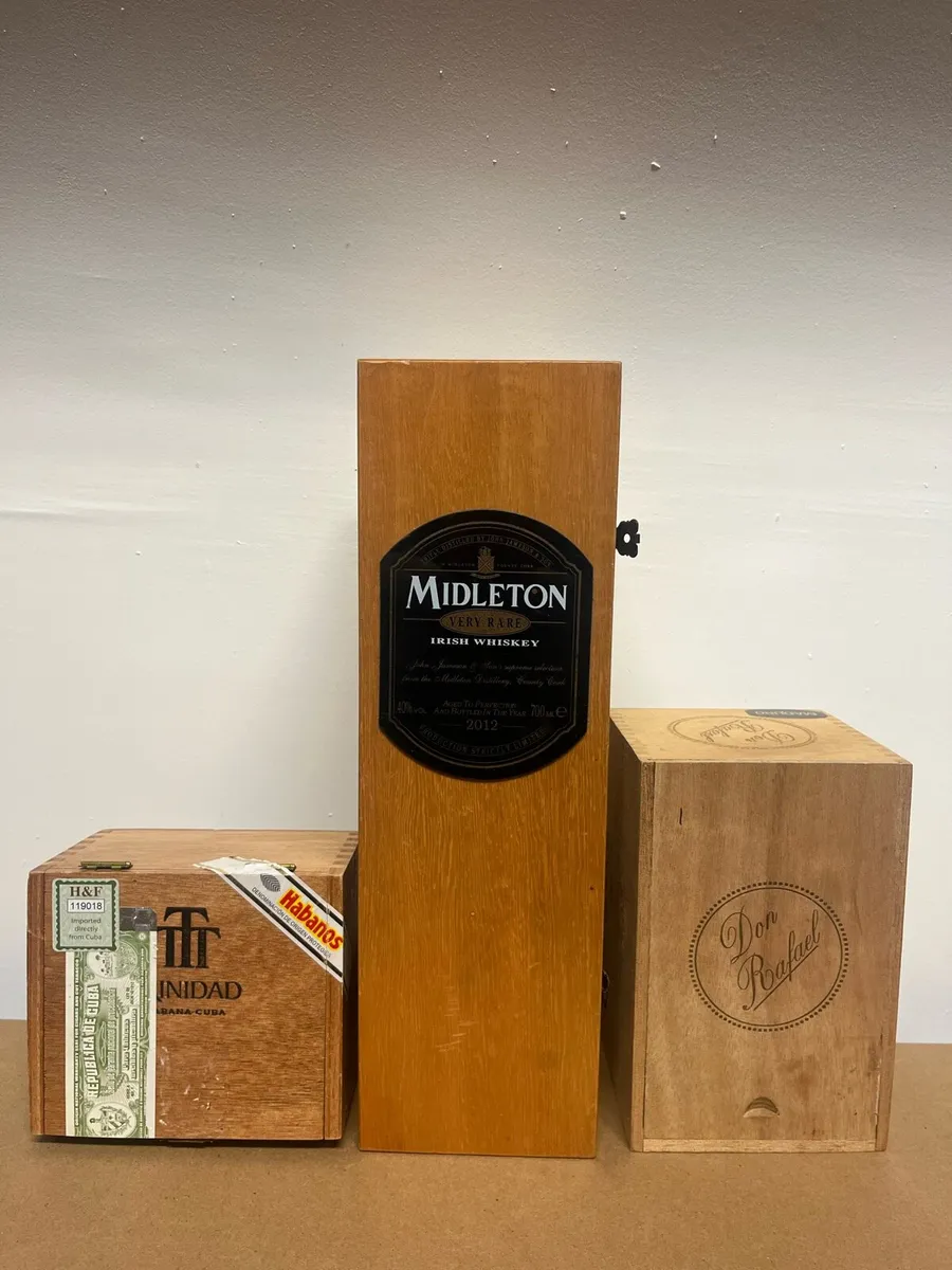 Three collectible wooden boxes - Image 1