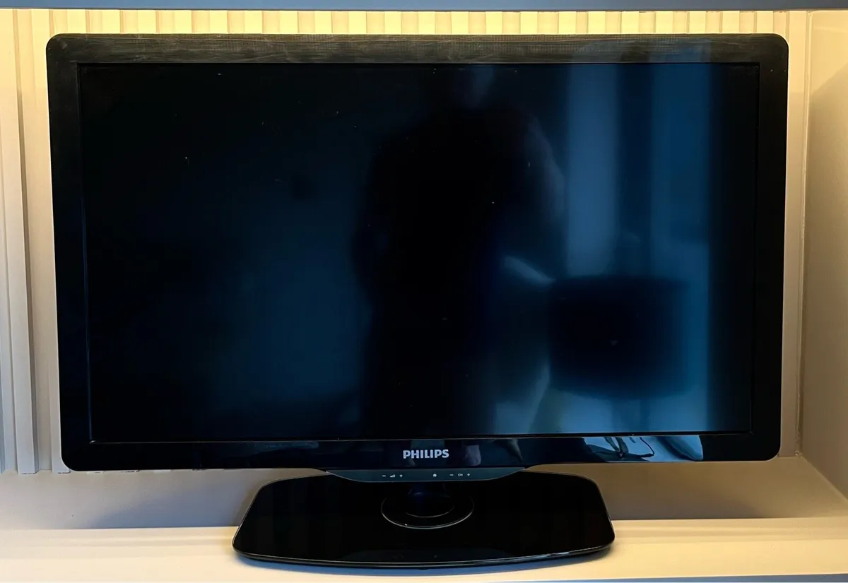 32" Philips LED HD TV 32PFL5606H/12 - Image 1