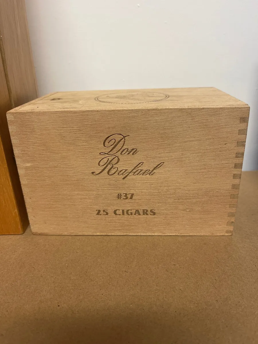 Three collectible wooden boxes - Image 3
