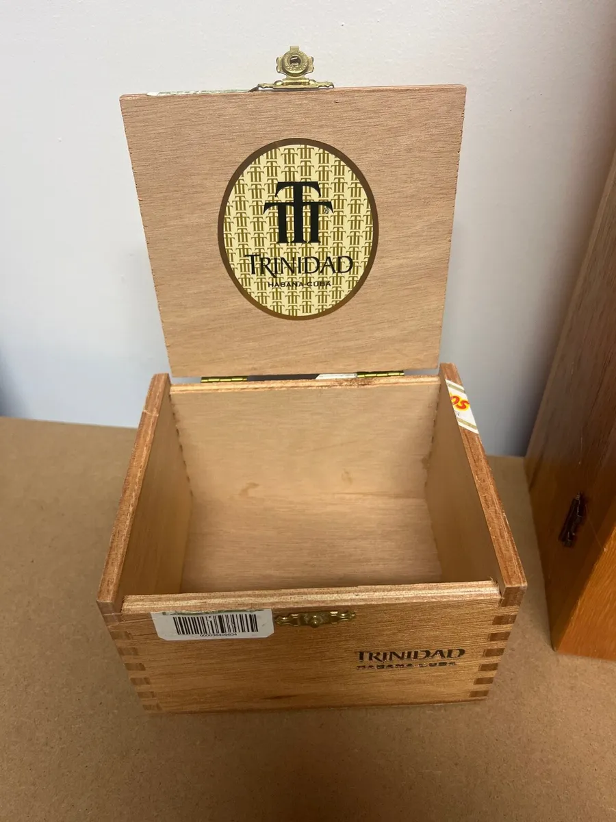 Three collectible wooden boxes - Image 4