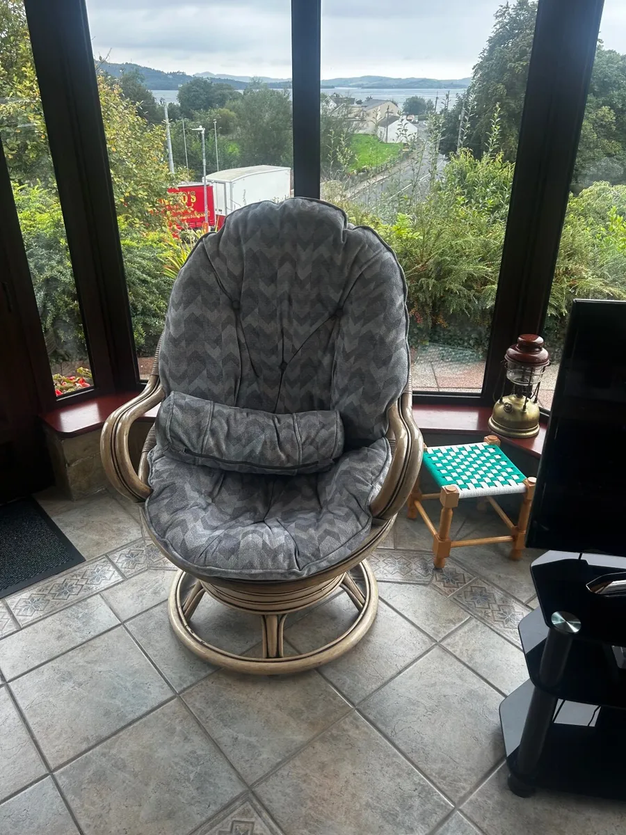 5-Piece Cane Conservatory Suite - Image 1
