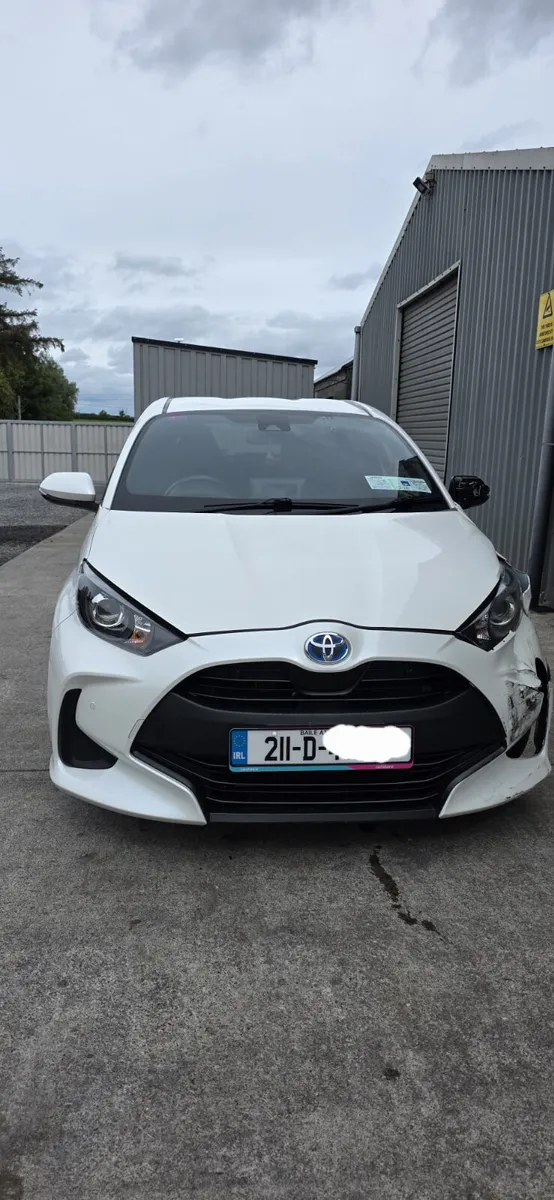 211 TOYOTA YARIS HYBRID - Image 2