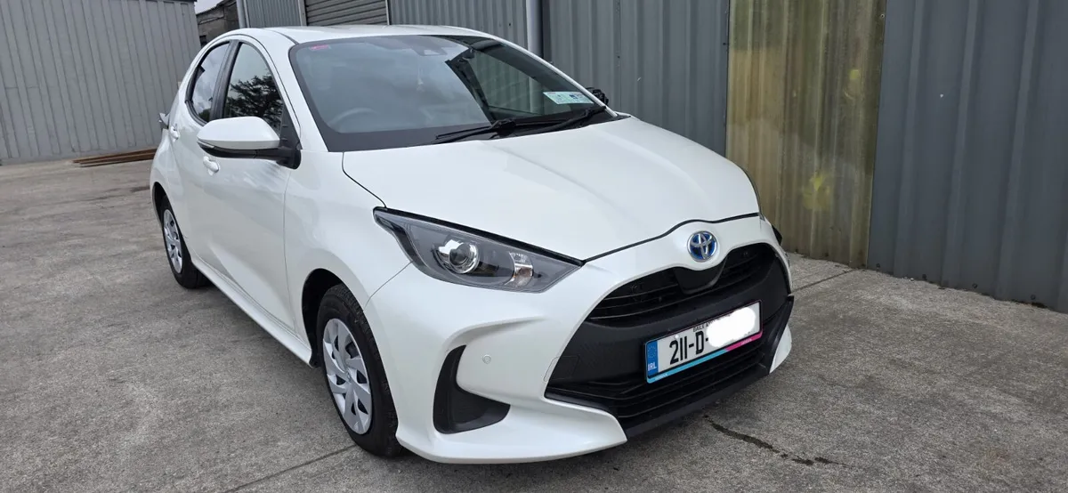 211 TOYOTA YARIS HYBRID - Image 1