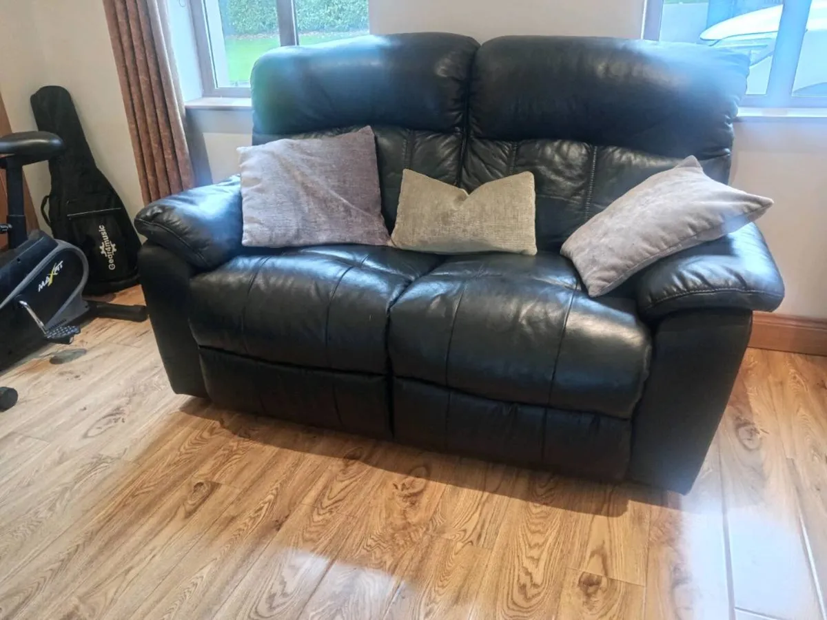 3 + 2 Recliner - Image 3