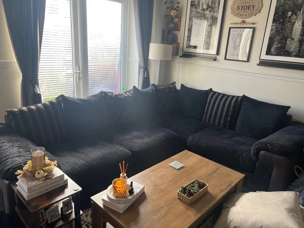 Right hand corner couch - Image 1