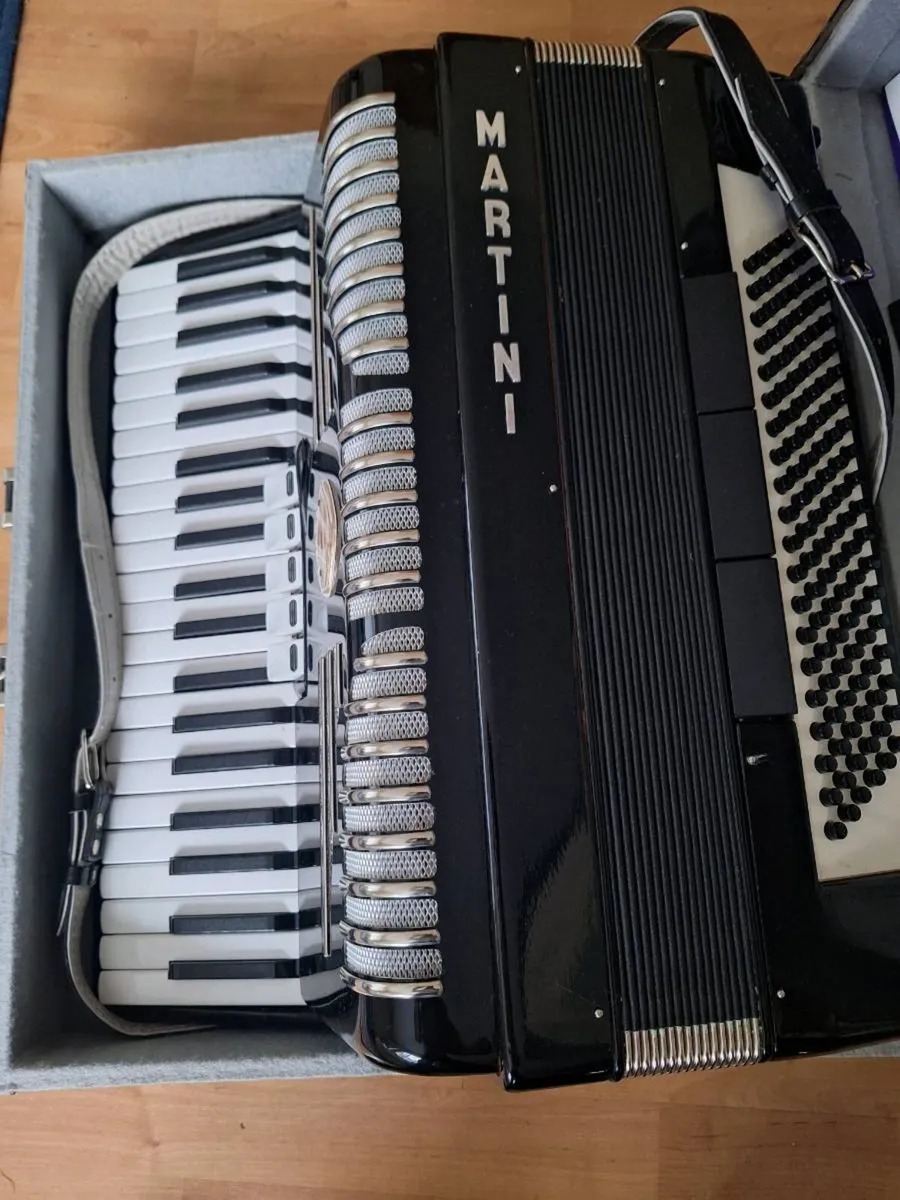 Martini120 Bass Piano Accordian - Image 1