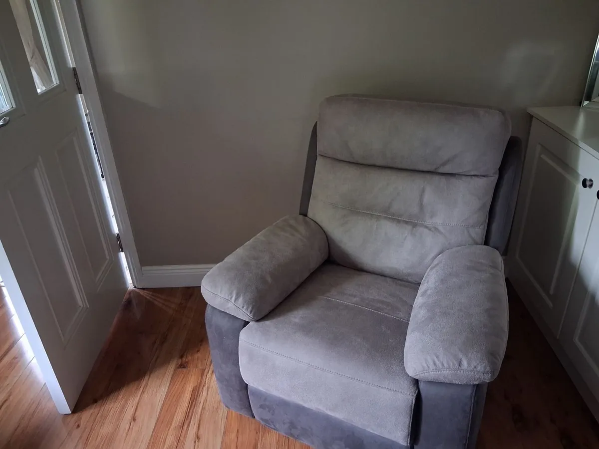 Suite of Furniture - Image 2