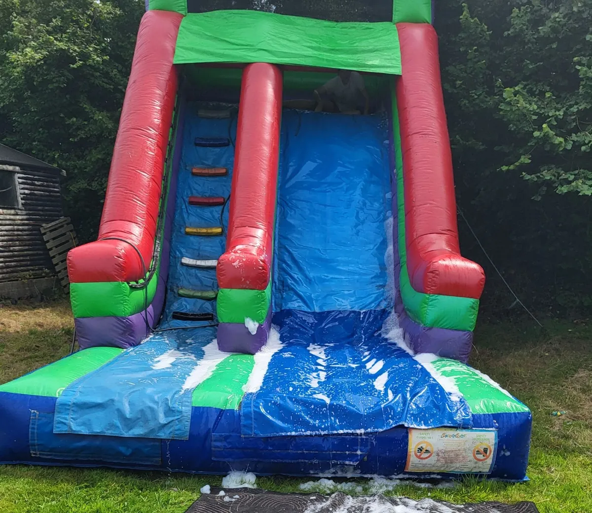 Bouncy castle - Image 2