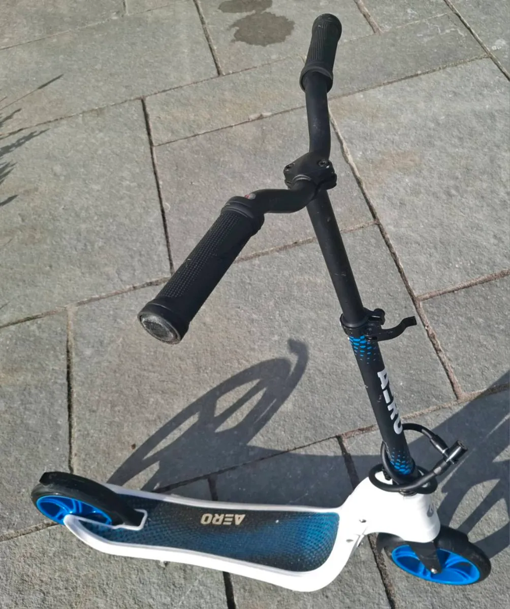 Aero Foldable Scooter - Image 1
