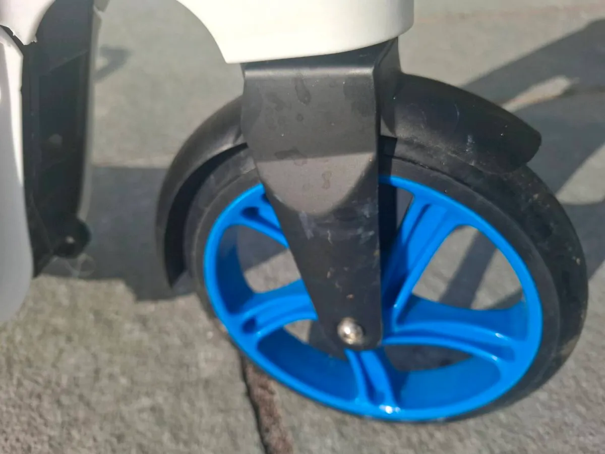 Aero Foldable Scooter - Image 3
