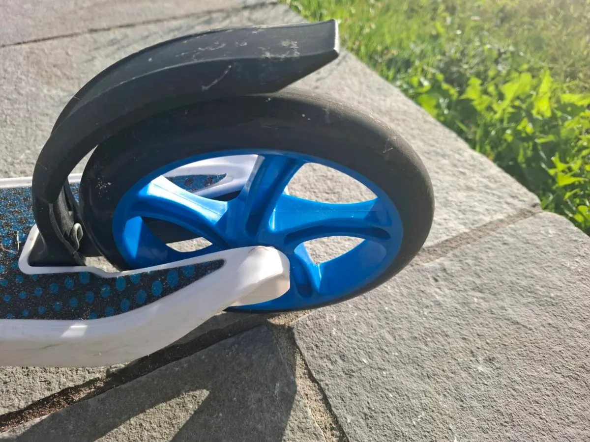 Aero Foldable Scooter - Image 4