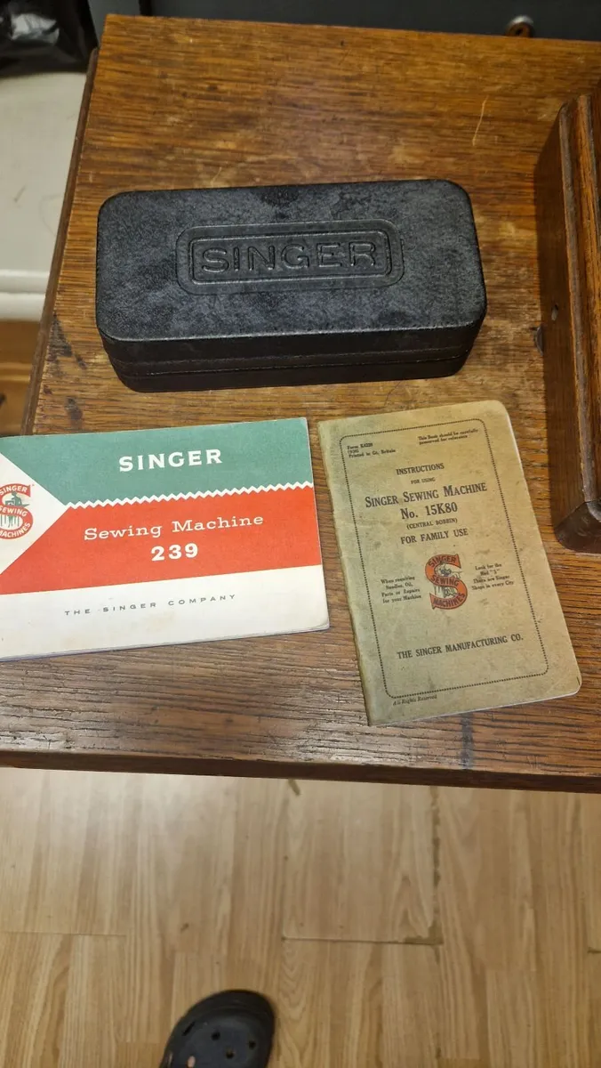 Singer Sewing Machine - Image 2