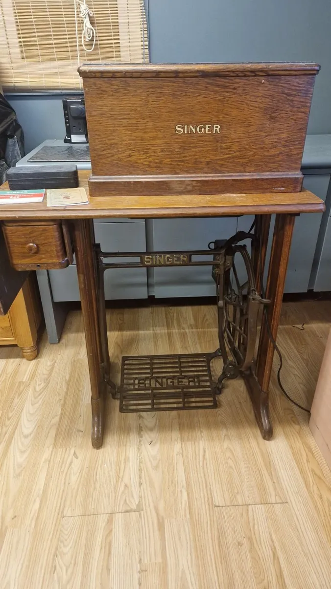 Singer Sewing Machine - Image 1