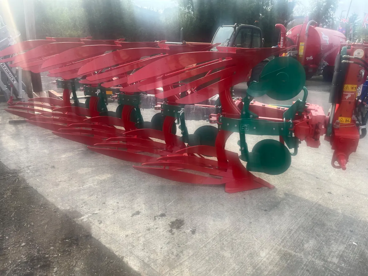 New 5F ES 85/200 Kverneland Reversible Plough - Image 3