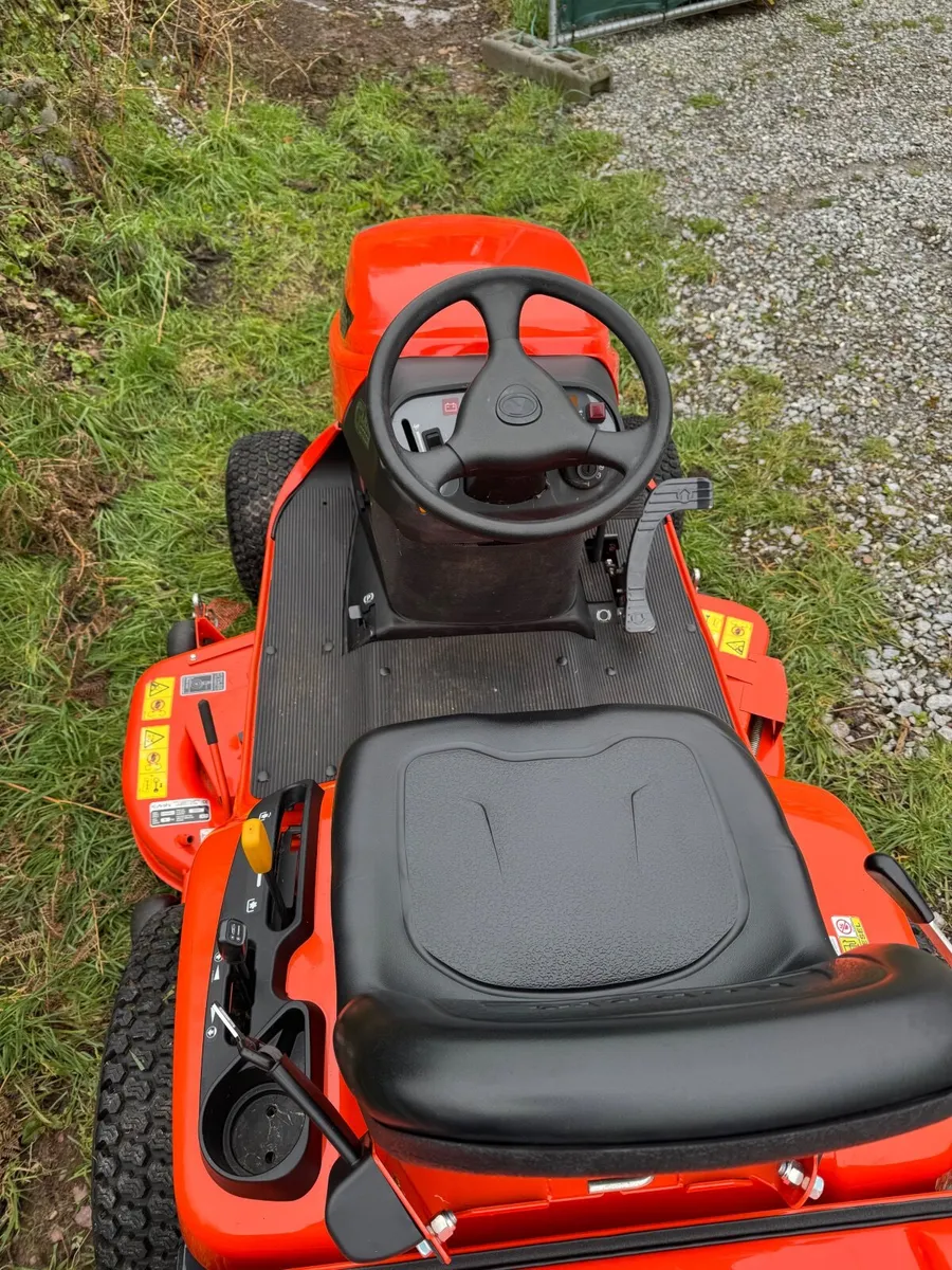 Kubota GR2120 Tractor Lawnmower (Like New) - Image 2