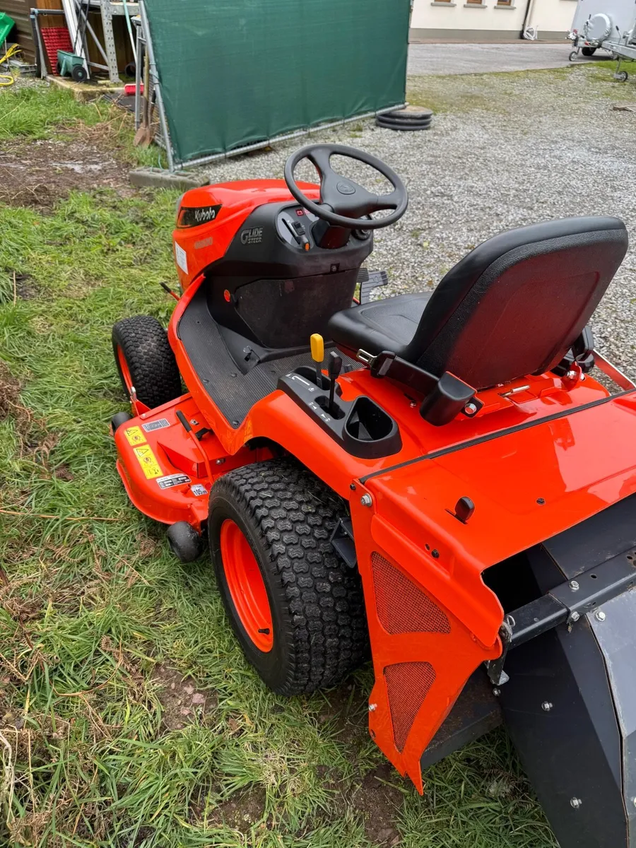 Kubota GR2120 Tractor Lawnmower (Like New) - Image 3