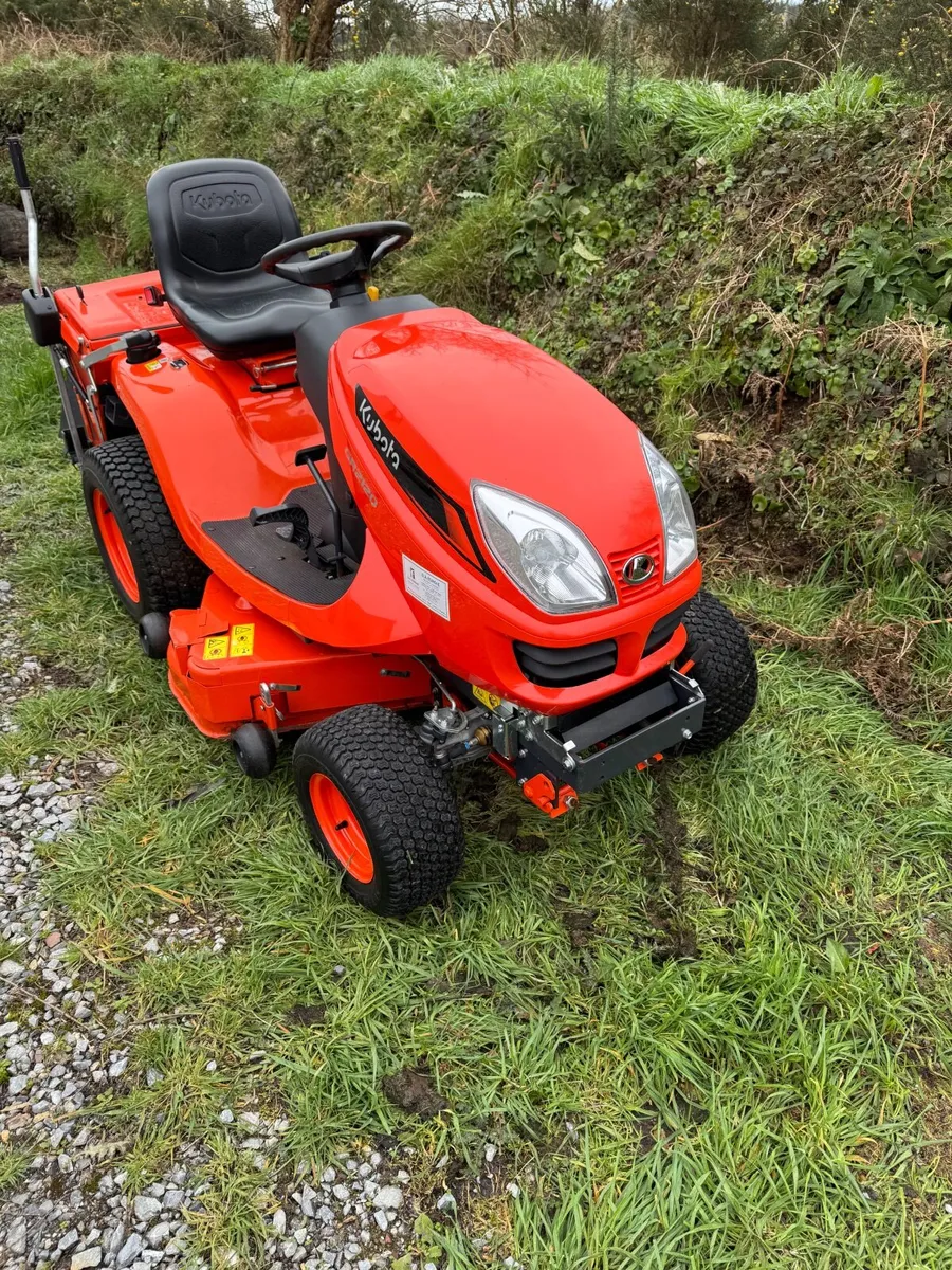 Kubota GR2120 Tractor Lawnmower (Like New) - Image 4