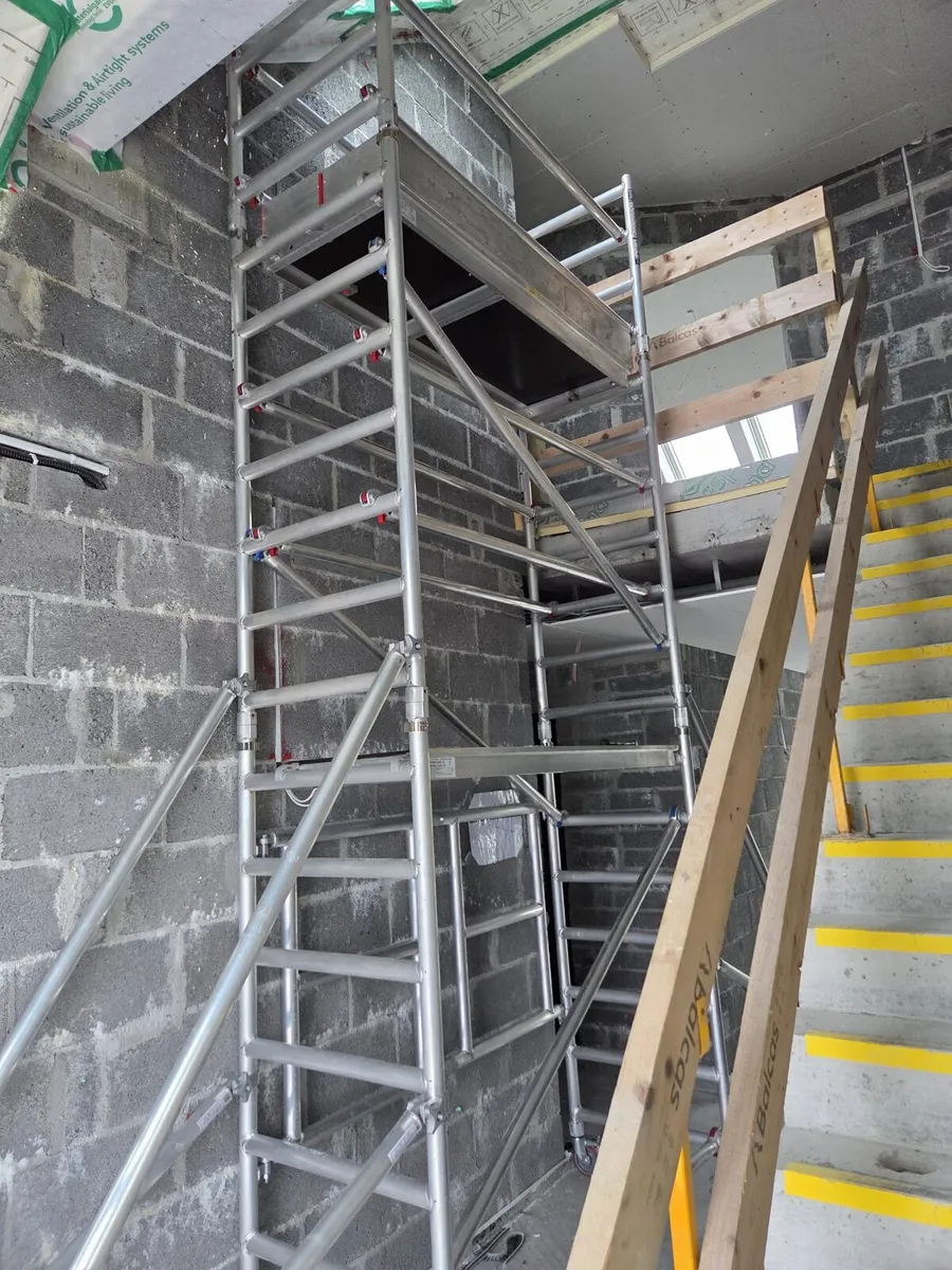 Scaffolding tower