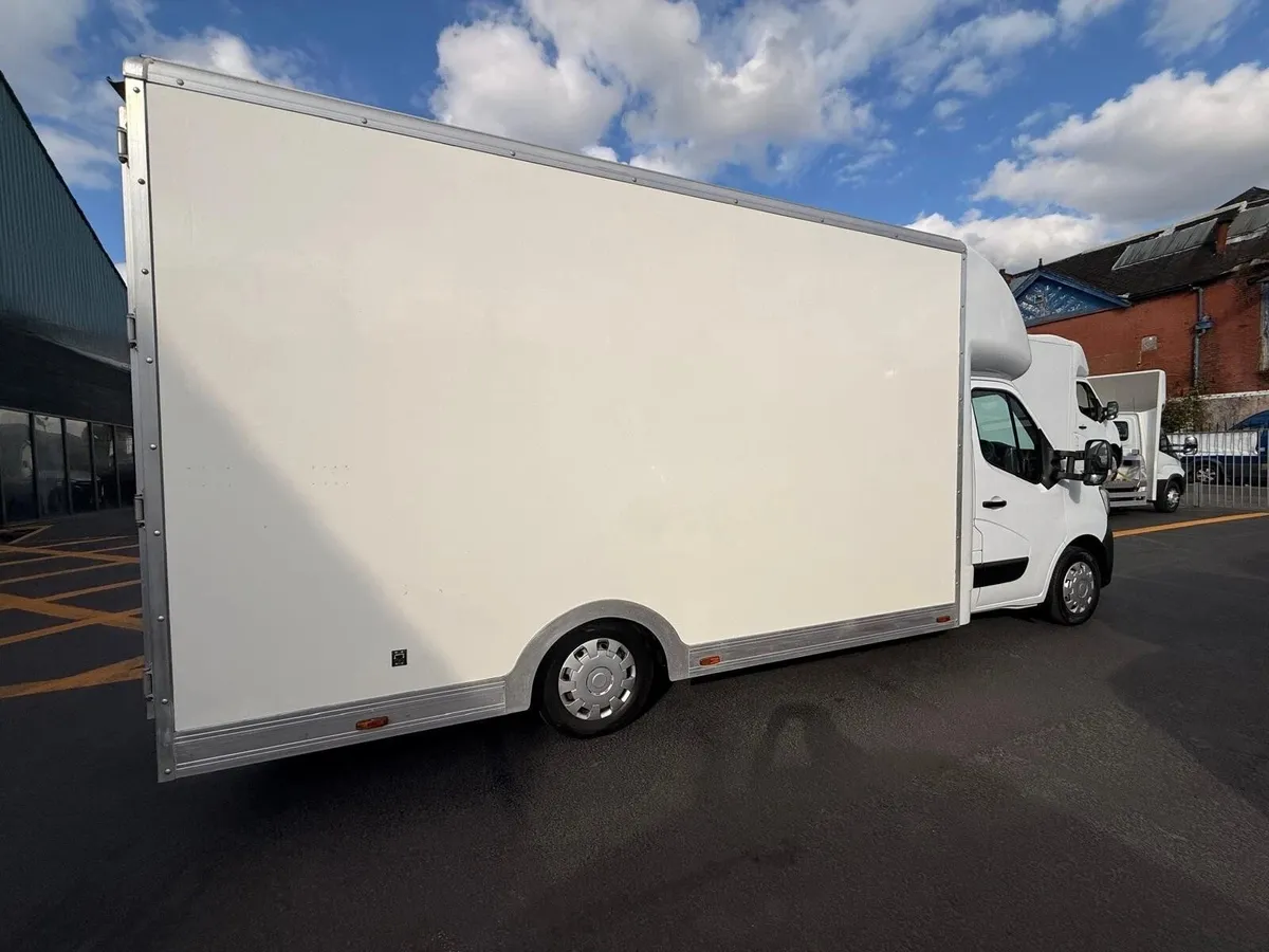 2021 Renault Master Luton Low Loader Van - Image 4