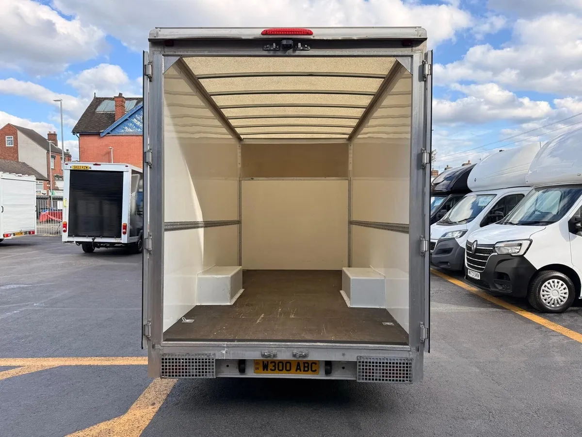 2021 Renault Master Luton Low Loader Van - Image 2
