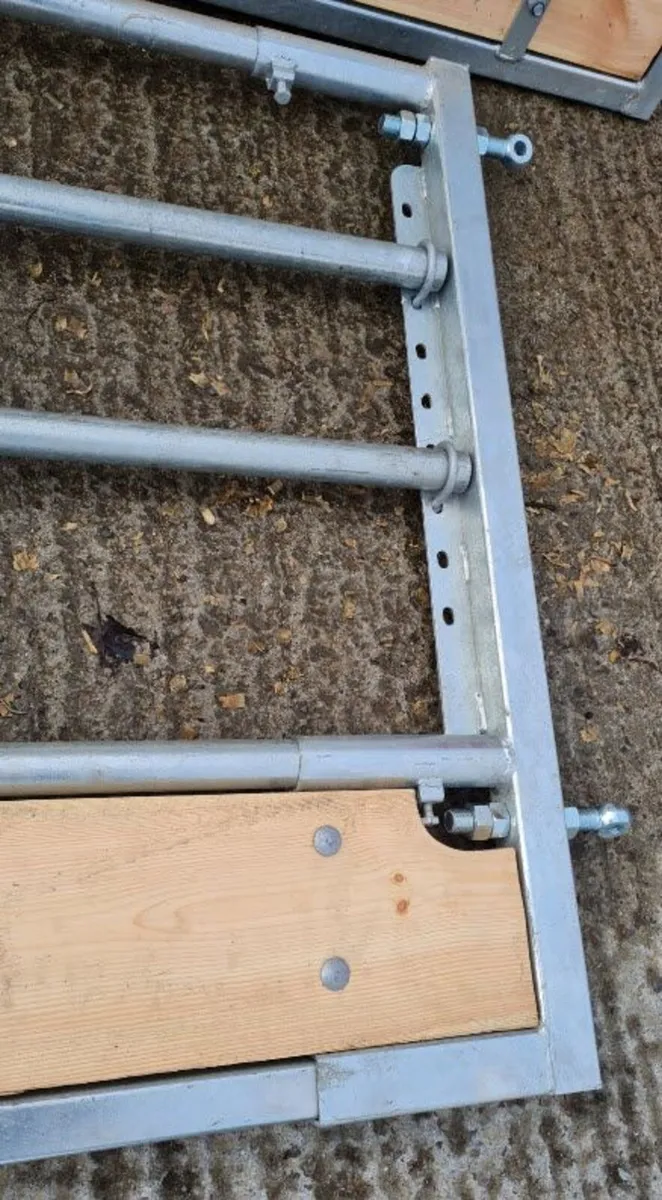 Feeding barrier, Bale feeder - Image 2