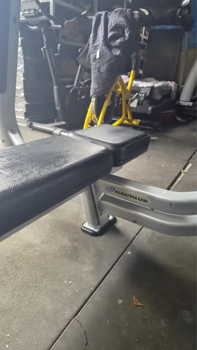 2 commercial flat benches nautilus brand - Image 1