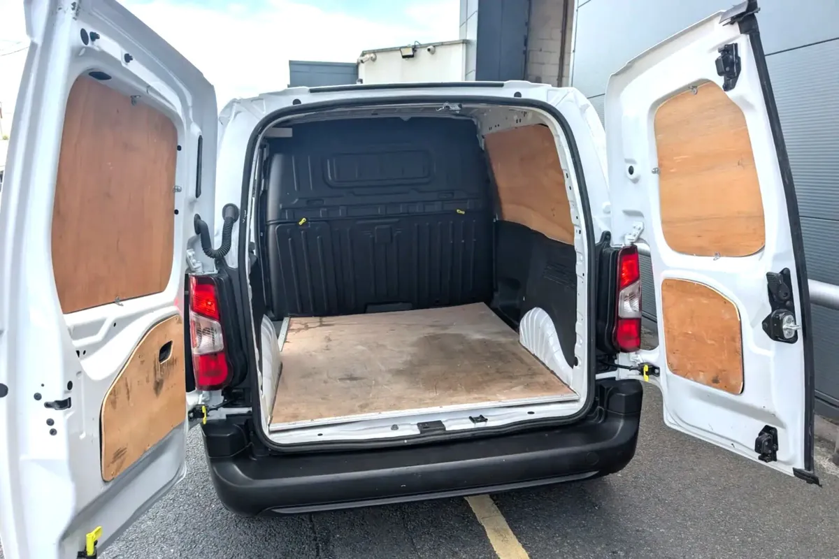 Opel Combo 3 seats - Low Km & Full History - Image 2