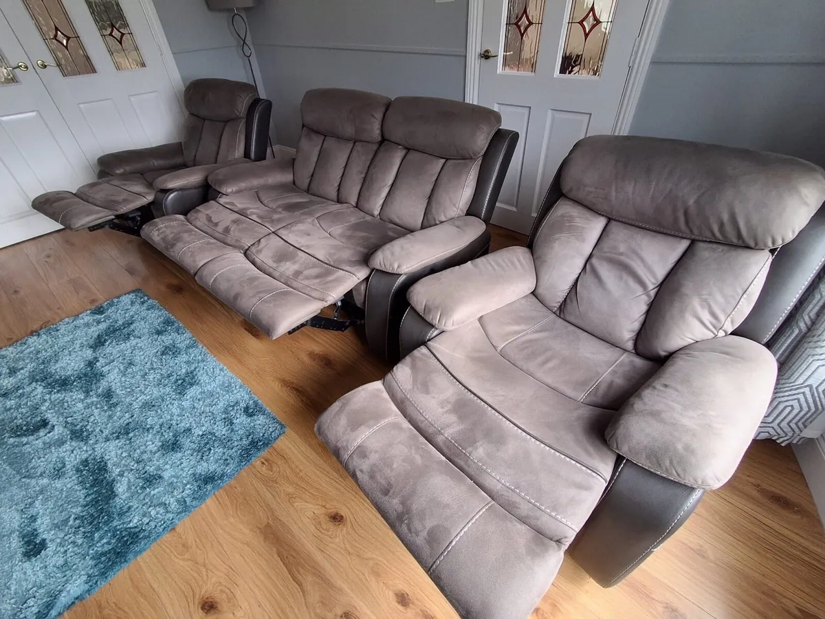 2+1+1 Sofa for sale - Image 3