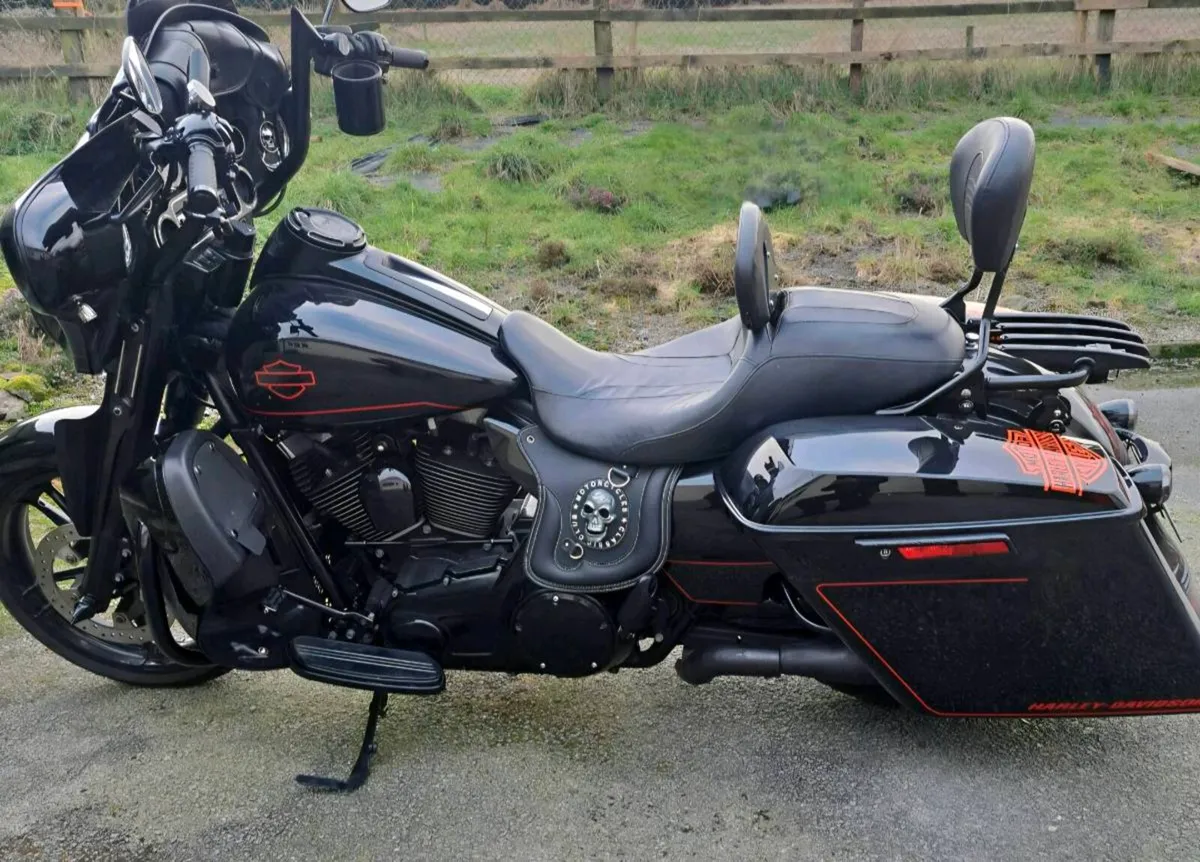 2009 Harley-davidson street glide  Blackout Custom - Image 2
