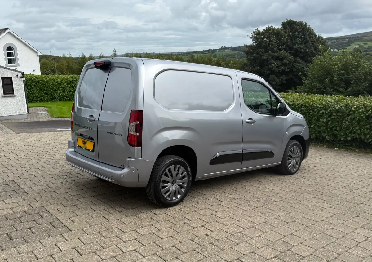 2024 (242reg) Peugeot Partner Asphalt AUTO 130bhp - Image 4