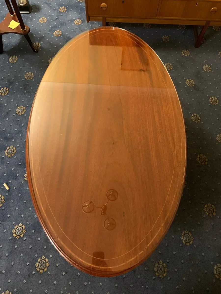 Large Traditional Oval Coffee Table - Image 2
