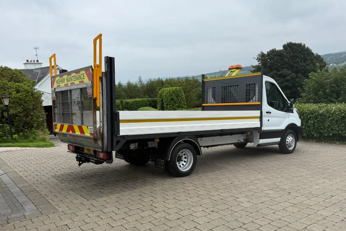 2021 (212reg) Ford Transit 350 Dropside & Taillift - Image 4