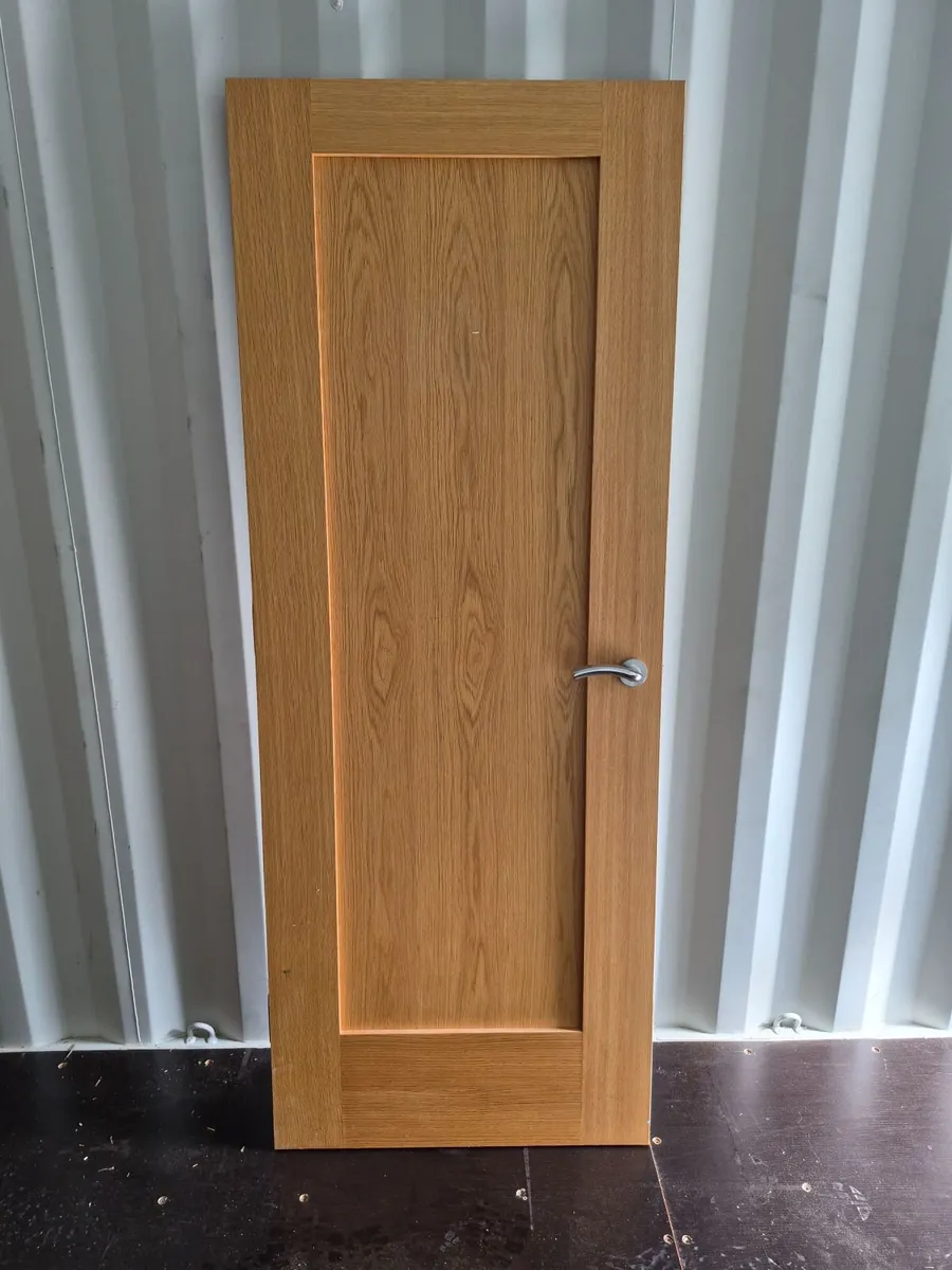 Oak veneer doors