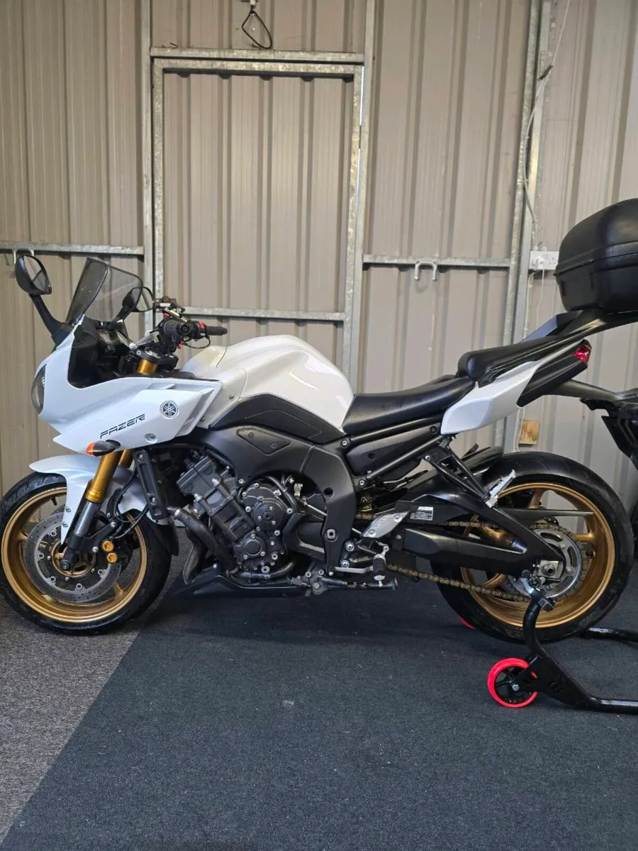 Yamaha Fazer 800 - Image 1
