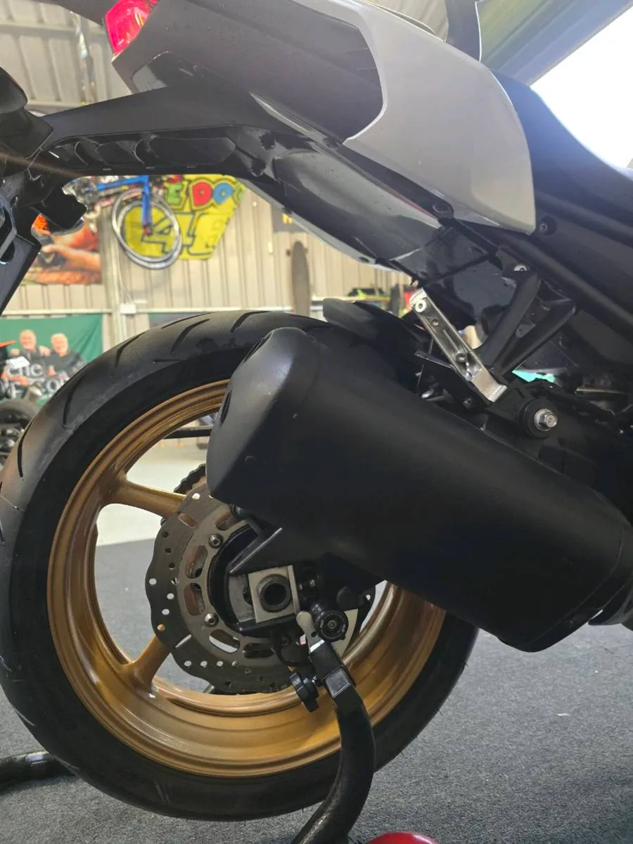 Yamaha Fazer 800 - Image 4
