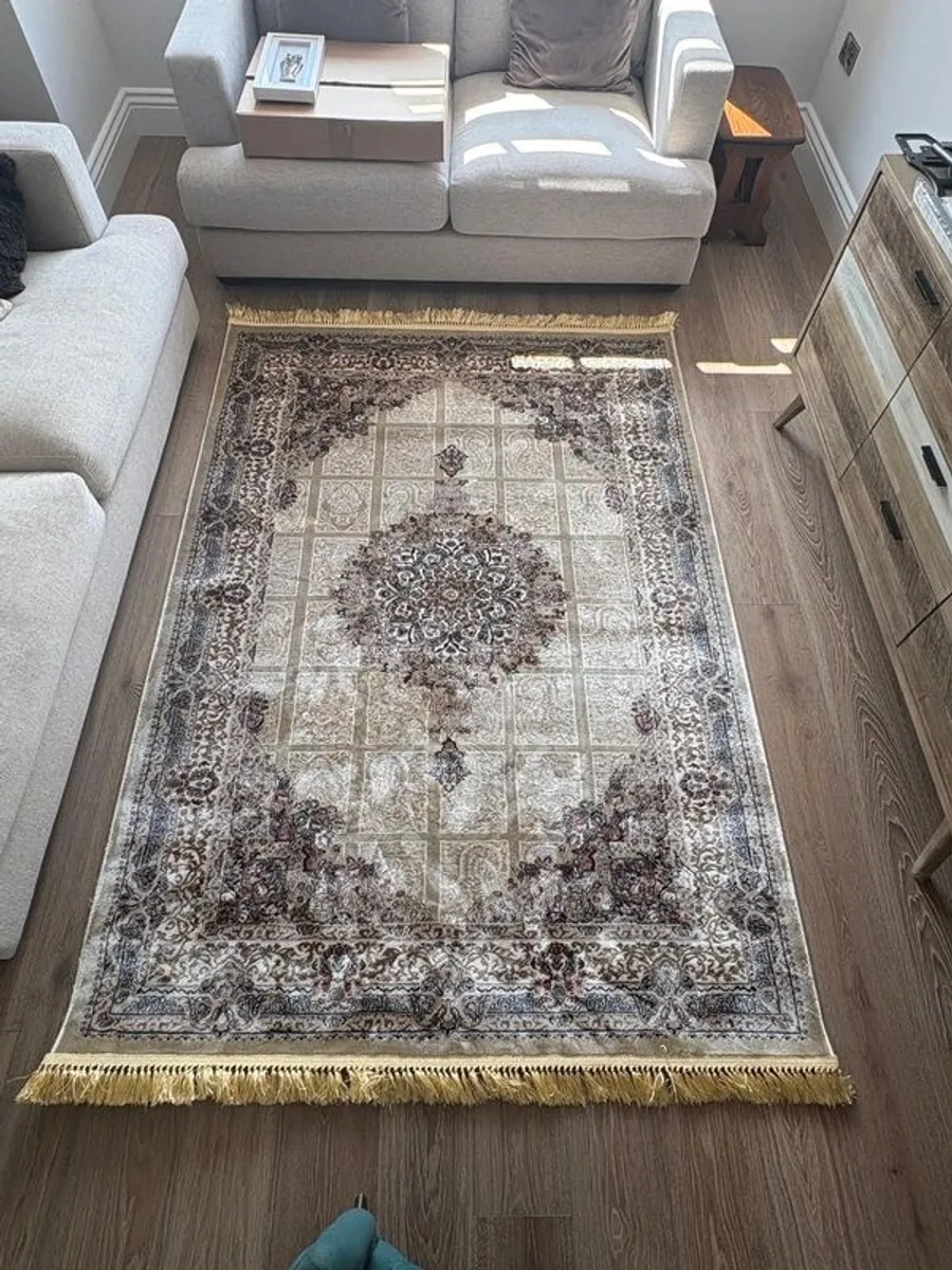 Rug - 160xm x 230cm - Image 1
