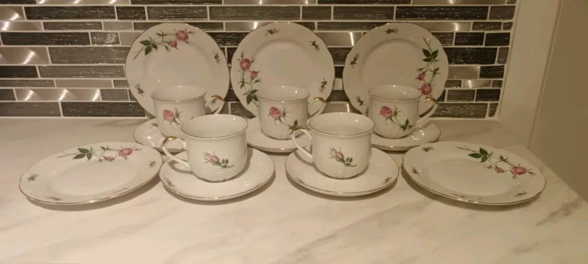 Rose pattern christineholm porcelain 15 piece set - Image 1