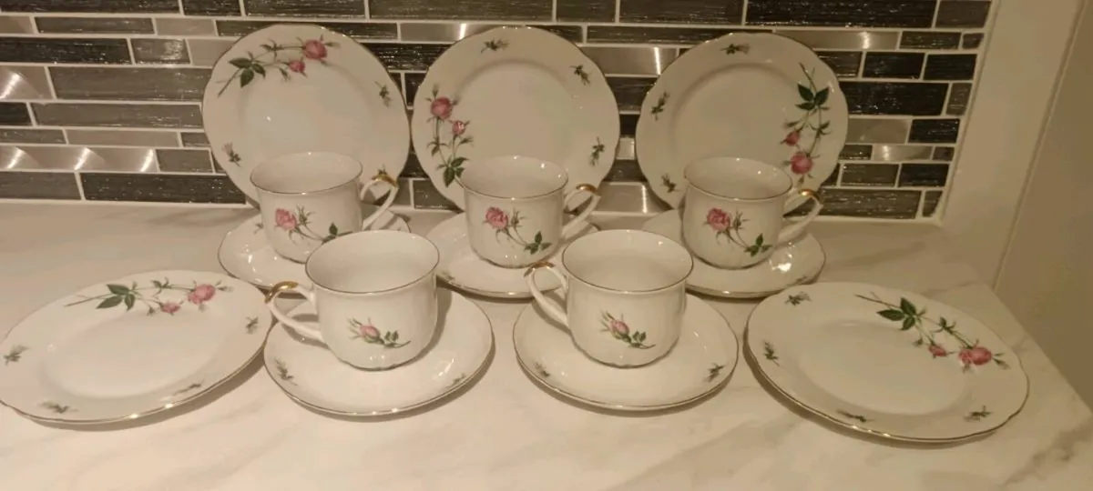 Rose pattern christineholm porcelain 15 piece set - Image 2