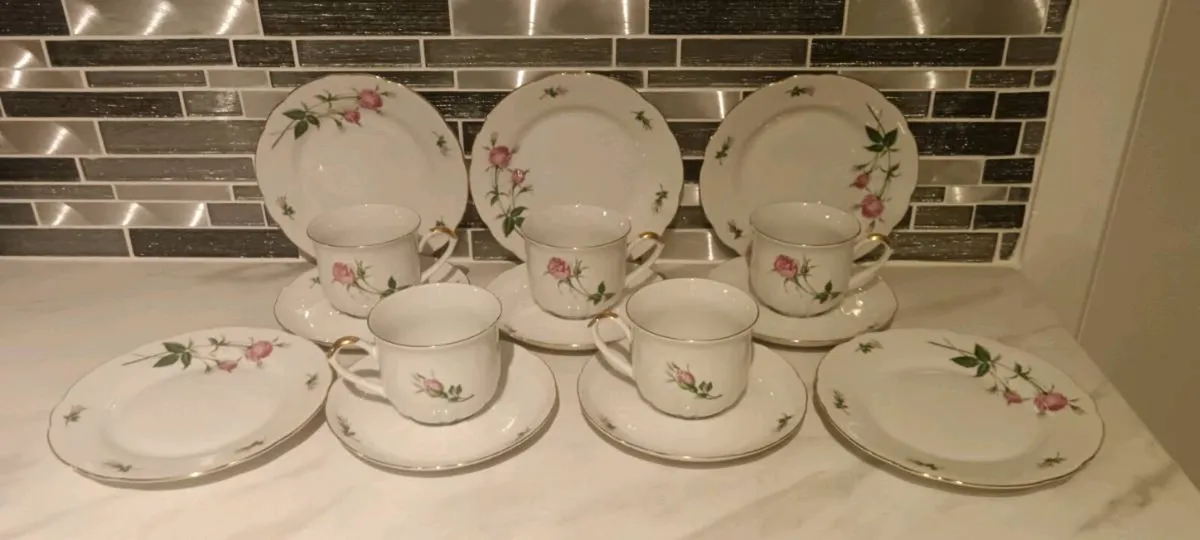 Rose pattern christineholm porcelain 15 piece set - Image 3